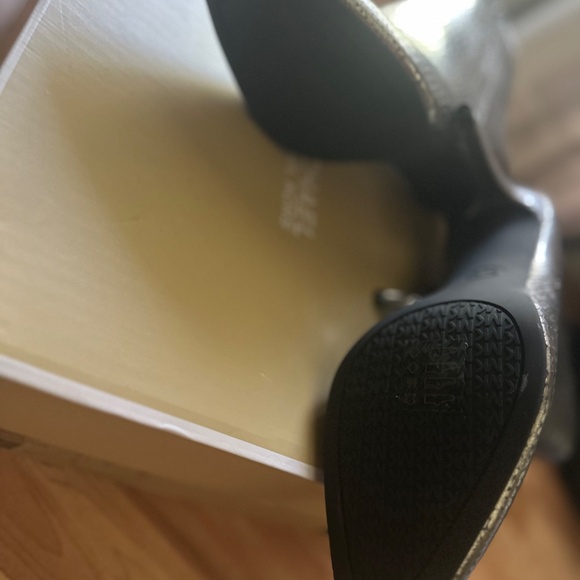 Iridescent BEAUTY - Picture 15 of 16